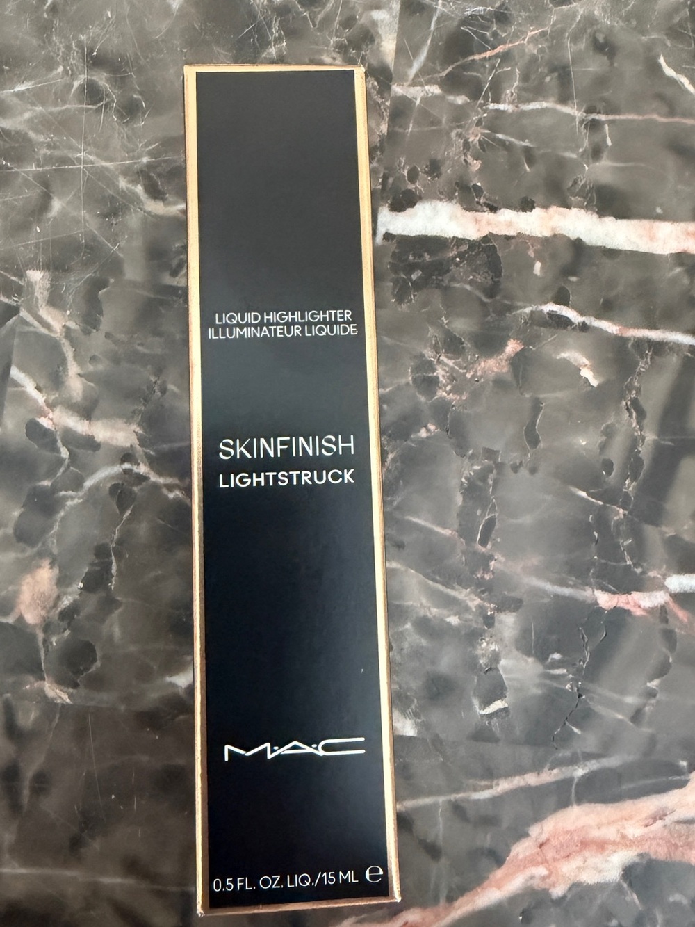 MAC Cosmetics Skinfinish Lightstruck Liquid Highlighter - color glacier NWT